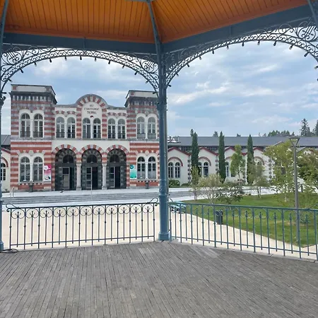 Appartement Petit Avec Parking, Très Bien équipé Proche Des Thermes Et Du Centre Nouvelle Literie