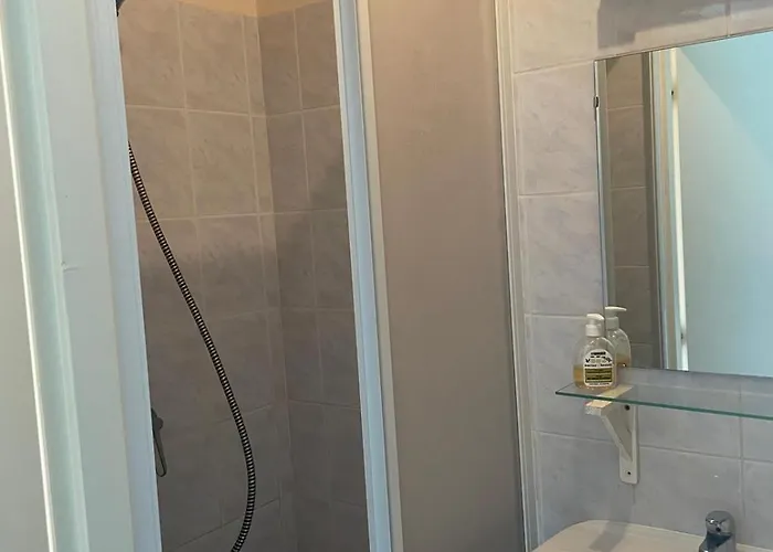 Appartement Petit Avec Parking, Tres Bien Equipe Proche Des Thermes Et Du Centre Nouvelle Literie *